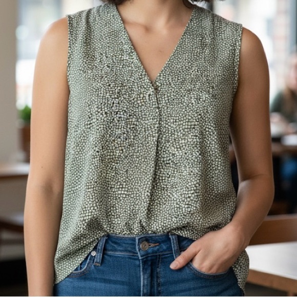 Liz Claiborne Tops - Liz Clairborne Women’s Green & White Polka dot Blouse, Size L